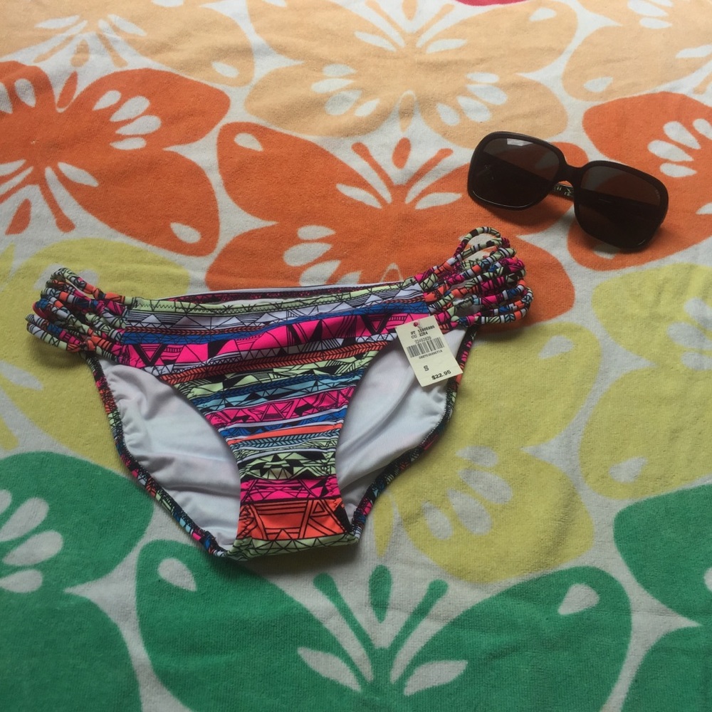 👙 Cute pattern bikini bottom multi string sides Pink Victoria’s Secret NWT